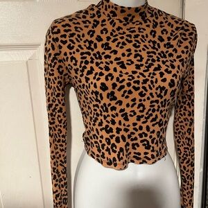 Cute semi cropped cheetah print top with open back